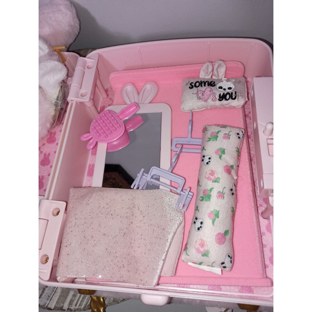 MGA: Na Na Na Surprise 3-in-1 Backpack Bedroom Pink Bunny Playset with Two Dolls - Picture 3 of 7